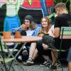 Laue Nächte und gute Stimmung: Zahlreiche Menschen verfolgen am Sonntag (25.08.24) das Gemeinsam Dreisam Festival in der Waldschänke Dornheim in Würzburg. Das Festival ist ein gemeinsames Projekt der vier Würzburger Jugendkulturhäuser b-hof, Cairo, Immerhin und Kellerperle.