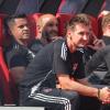 Miroslav Klose (vorn) ist nach dem 0:4 gegen Magdeburg bedient.