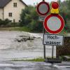 Tagelanger Dauerregen hat vielerorts Flüsse und Bäche über die Ufer treten lassen.