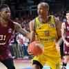 Bayerns Devin Booker (l.) und Albas Louis Olinde gehen mit ganz anderen Erwartungen in die neue Euroleague-Saison.
