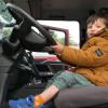 Der vierjährige Justus freute sich, einmal am Lenkrad eines großen Feuerwehrautos sitzen zu dürfen. Der vierjährige Justus freute sich, einmal am Lenkrad eines großen Feuerwehrautos sitzen zu dürfen.