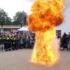 Eindrucksvoll demonstrierte die Zeiler Feuerwehr eine Fettexplosion.
