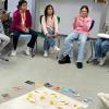 Schülerinnen der Mädchenrealschule Volkach im Gesprächskreis.