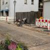 Der Glasfaserausbau in der Altstadt in Marktheidenfeld wurde wegen baulicher Mängel Anfang November gestoppt. Die offenen Arbeitsbereiche werden aktuell für die Winterpause geschlossen.