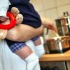 Familie, Haushalt und Beruf: Junge Familien haben oft Schwierigkeiten, diese Aufgaben zu koordinieren. Damit die Kinder nicht vernachlässigt werden, greift die Koordinierende  Kinderschutzstelle ein.