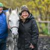 Zufriedene Gesichter am Ende der Coaching-Einheit: Anton Engelbrecht und Tina Wagner mit Pferd Jenna. Die Stute ist mit ihren 24 Jahren ein erfahrenes Tier und ein treuer Wegbegleiter Engelbrechts.