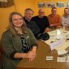 Auf dem Foto Verena Schiller (Schulbibliotheksleitung des BIZ), Team „Donnerstag“ und Quizmaster Alexander Vogt.
