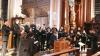 Der Kammerchor am Würzburger Dom, unter der Leitung von Domkapellmeister Alexander Rüth (rechts) begeisterte bei seinem Auftritt „Bach Immortal“ in St. Mauritius Wiesentheid. In der Reihe „Musik und Kunst in St. Mauritius“ gab es am vorletzten Novembersamstagabend tolle Vokal-Chormusik zu hören.