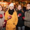 Der Würzburger Weihnachtsmarkt wurde am Freitag durch OB Christian Schuchardt und der Lichtermaid Katharina Wipplinger am Unteren Markt eröffnet. Der Weihnachtsmarkt lockt mit 125 Ständen und Buden zahlreiche Besucher in die Innenstadt.