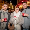 Der Würzburger Weihnachtsmarkt wurde am Freitag durch OB Christian Schuchardt und der Lichtermaid Katharina Wipplinger am Unteren Markt eröffnet. Der Weihnachtsmarkt lockt mit 125 Ständen und Buden zahlreiche Besucher in die Innenstadt.