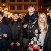 Der Würzburger Weihnachtsmarkt wurde am Freitag durch OB Christian Schuchardt und der Lichtermaid Katharina Wipplinger am Unteren Markt eröffnet. Der Weihnachtsmarkt lockt mit 125 Ständen und Buden zahlreiche Besucher in die Innenstadt.