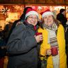 Der Würzburger Weihnachtsmarkt wurde am Freitag durch OB Christian Schuchardt und der Lichtermaid Katharina Wipplinger am Unteren Markt eröffnet. Der Weihnachtsmarkt lockt mit 125 Ständen und Buden zahlreiche Besucher in die Innenstadt.