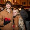 Der Würzburger Weihnachtsmarkt wurde am Freitag durch OB Christian Schuchardt und der Lichtermaid Katharina Wipplinger am Unteren Markt eröffnet. Der Weihnachtsmarkt lockt mit 125 Ständen und Buden zahlreiche Besucher in die Innenstadt.