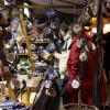 Zahlreiche Menschen besuchen am Samstagabend (30.11.24) die Würzburger Innenstadt. Neben dem Weihnachtsmarkt lockte die Aktion „Würzburger Lichterglanz“. Dieser beinhaltete neben verlängerten Öffnungszeiten vieler Geschäfte und des Weihnachtsmarktes unter anderem stimmungsvolle Illuminationen, Walking-Acts, Ballonglühen und weiteres Rahmenprogramm. Auch Weihnachtsengel mit beleuchteten Flügeln liefen durch die Stadt.