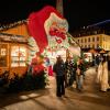 Der Würzburger Weihnachtsmarkt wurde am Freitag durch OB Christian Schuchardt und der Lichtermaid Katharina Wipplinger am Unteren Markt eröffnet. Der Weihnachtsmarkt lockt mit 125 Ständen und Buden zahlreiche Besucher in die Innenstadt.
