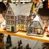 Der Würzburger Weihnachtsmarkt wurde am Freitag durch OB Christian Schuchardt und der Lichtermaid Katharina Wipplinger am Unteren Markt eröffnet. Der Weihnachtsmarkt lockt mit 125 Ständen und Buden zahlreiche Besucher in die Innenstadt.