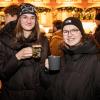 Der Würzburger Weihnachtsmarkt wurde am Freitag durch OB Christian Schuchardt und der Lichtermaid Katharina Wipplinger am Unteren Markt eröffnet. Der Weihnachtsmarkt lockt mit 125 Ständen und Buden zahlreiche Besucher in die Innenstadt.