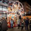 Der Würzburger Weihnachtsmarkt wurde am Freitag durch OB Christian Schuchardt und der Lichtermaid Katharina Wipplinger am Unteren Markt eröffnet. Der Weihnachtsmarkt lockt mit 125 Ständen und Buden zahlreiche Besucher in die Innenstadt.