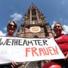 Dass Frauen Diakonninen und eines Tages auch Priesterinnen werden können, wie hier auf dem Archivfoto von 2018 gefordert, das wünscht sich auf der Katholische Frauenbund Haßfurt. Dass Frauen Diakonninen und eines Tages auch Priesterinnen werden können, wie hier auf dem Archivfoto von 2018 gefordert, das wünscht sich auf der Katholische Frauenbund Haßfurt.