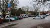 Auf dem Parkplatz an der B8 in der Repperndorfer Straße in Kitzingen könnte ein Parkhaus entstehen. Das Foto stammt – wie die Idee – aus dem Dezember 2023.