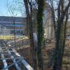 Über ein Nahwärmenetz versorgt die Biogasanlage in Mellrichstadt das Schwimmbad, die Oskar-Herbig-Halle (im Hintergrund), die Rhönmalz GmbH und das Schulareal in der Friedenstraße. Im kommenden Jahr beginnen nun die Bauarbeiten für ein neues Nahwärmenetz am Hainberg, umgesetzt von der Rhöngas-Tochtergesellschaft Wärmeversorgung Mellrichstadt.