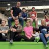 Das Foto zeigt Markus Wolf, Daniela Schmidt, Isabella Gedak und die Kids aus dem Kinderheim Geesdorf.