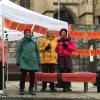 Aktiv am Infostand (von links): Katharina Amon (Wildwasser Würzburg e.V.) sowie Karen Bauer, Britta Huber, Claudia Weber und Teresa Müller-Ott (alle von den Grünen)