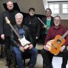 Abschiedsfoto in der Musikschule: Von links Verwaltungsleiter Thomas Barisch, Musikschullehrer Johannes Wagner, musikalisch-pädagogische Leiterin Andrea Schärringer und die Lehrkräfte Elke Friedl und Lorenz Schmidt.