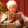 Wolfgang Schneider starb im Alter von 97 Jahren.
Als engagigerten Bürger Bischofsheims kannte man ihn, aber auch als unterhaltsamen Vorleser oder launigen Erzähler von Geschichten und Erlebnissen aus seinem Leben. Das Foto entstand im Januar 2012 bei einer Veranstaltung der Reihe "Schneider liest..." im Theatersaal im Bischofsheimer Rentamt.