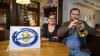 Freuen sich über die Auszeichnung ihres Gasthofs als "Musikantenfreundliches Wirtshaus": Heike und Volker Decker vom "Goldenen Ochsen" in Sommerhausen.