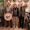 Die neuen Majestäten der Schützengesellschaft Zeil präsentieren sich mit 2. Ritter Jonny Herrmann, Schützenkönig Michael Stretz, Jugendkönig Jakob Rakow, 1. Ritter Karl-Heinz Sündermann, Teamleiter Werner Seyfert.