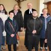 Nach dem Gottesdienst mit Amtseinführung und  Segnung formierten sich die Mitglieder des neuen Kirchenvorstands im Altarraum der St. Nikolauskirche. Hintere Reihe von links: Luisa Teufel, Veronika Schad, Pfarrer Martin Popp-Posekardt und Silvia Fischer. Vordere Reihe von links: Bastian Tuch, Marlene Schneider, Bastian Fischer und Danny Reichart. Es fehlen: Karl Büschel, Thomas Braun und Jessica Kollarsch.