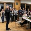 Der Zauberer Chris Calvin unterhielt das Publikum beim Tag des Ehrenamts in Karlstadt.