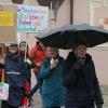 Trotz Regenwetter nahmen 40 Frauen und Männer an der Demonstration teil.