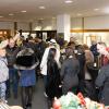Rund 60 Menschen besuchen am Montag (09.12.24) die Christmas Diamond Night in dem Juwelierladen Edelmann und Belschner in der Schweinfurter Innenstadt. Unter die Gäste mischten sich unter anderem Julian F.M. Stoeckel (Entertainer), Micaela Schäfer (Erotikmodel), Arno Funke (früher Kaufhaus-Erpresser, heute Karikaturist) und Eva Jacob( Jacob Sisters).
