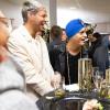 Rund 60 Menschen besuchen am Montag (09.12.24) die Christmas Diamond Night in dem Juwelierladen Edelmann und Belschner in der Schweinfurter Innenstadt. Unter die Gäste mischten sich unter anderem Julian F.M. Stoeckel (Entertainer), Micaela Schäfer (Erotikmodel), Arno Funke (früher Kaufhaus-Erpresser, heute Karikaturist) und Eva Jacob( Jacob Sisters).