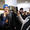 Rund 60 Menschen besuchen am Montag (09.12.24) die Christmas Diamond Night in dem Juwelierladen Edelmann und Belschner in der Schweinfurter Innenstadt. Unter die Gäste mischten sich unter anderem Julian F.M. Stoeckel (Entertainer), Micaela Schäfer (Erotikmodel), Arno Funke (früher Kaufhaus-Erpresser, heute Karikaturist) und Eva Jacob( Jacob Sisters).