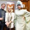 Rund 60 Menschen besuchen am Montag (09.12.24) die Christmas Diamond Night in dem Juwelierladen Edelmann und Belschner in der Schweinfurter Innenstadt. Unter die Gäste mischten sich unter anderem Julian F.M. Stoeckel (Entertainer), Micaela Schäfer (Erotikmodel), Arno Funke (früher Kaufhaus-Erpresser, heute Karikaturist) und Eva Jacob( Jacob Sisters).