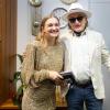 Rund 60 Menschen besuchen am Montag (09.12.24) die Christmas Diamond Night in dem Juwelierladen Edelmann und Belschner in der Schweinfurter Innenstadt. Unter die Gäste mischten sich unter anderem Julian F.M. Stoeckel (Entertainer), Micaela Schäfer (Erotikmodel), Arno Funke (früher Kaufhaus-Erpresser, heute Karikaturist) und Eva Jacob( Jacob Sisters).