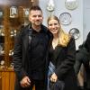 Rund 60 Menschen besuchen am Montag (09.12.24) die Christmas Diamond Night in dem Juwelierladen Edelmann und Belschner in der Schweinfurter Innenstadt. Unter die Gäste mischten sich unter anderem Julian F.M. Stoeckel (Entertainer), Micaela Schäfer (Erotikmodel), Arno Funke (früher Kaufhaus-Erpresser, heute Karikaturist) und Eva Jacob( Jacob Sisters).