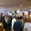 Rund 60 Menschen besuchen am Montag (09.12.24) die Christmas Diamond Night in dem Juwelierladen Edelmann und Belschner in der Schweinfurter Innenstadt. Unter die Gäste mischten sich unter anderem Julian F.M. Stoeckel (Entertainer), Micaela Schäfer (Erotikmodel), Arno Funke (früher Kaufhaus-Erpresser, heute Karikaturist) und Eva Jacob( Jacob Sisters).