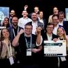 Jubel bei der Preisverleihung zum "Energie Start-up Bayern 2024" mit Hubert Aiwanger (Bildmitte): Sieger Andreas Bittner (vorne, Zweiter von links) mit seinem Unternehmen CellCircle aus Würzburg