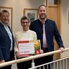 Das Foto zeigt (von links): Bürgermeister Peter Juks, Beratungscenterleiterin Marion Frischholz, Gebietsdirektor Heiko Därr.