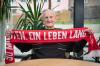 Seit 90 Jahren Mitglied des FC Würzburger Kickers: Der 99-jährige Georg Knaup erzählt am Donnerstag 23.03.23 im AWO Marie-Juchacz-Haus was er mit seinem Verein erlebt hat.