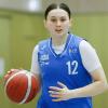 Elina Timoschenko von den QOOL Sharks Würzburg am Ball. Die Würzburgerinnen haben ihr Heimspiel gegen die KuSG Leimen gewonnen und behaupteten sich in der Tabelle der Zweiten Bundesliga Süd auf dem dritten Platz.