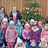 Die Mondkinder des Kindergartens Burkardroth mit ihren Erziehern Heike Göpfert und Sabine Nies, Kindergartenleitung Laura Metz, stellvertretender Leitung Lioba Zisler, Benedikt Wehner (Inhaber der Firma Benedikt Wehner Sanitär und Heizungstechnik)