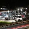 Das Autohaus im Kitzinger Stadtteil Hohenfeld: Hier entwendeten unbekannte Täter aus 15 abgestellten Fahrzeugen hochwertige Elektronikbauteile.