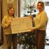Im Bild (von links): Anna Melzer (Mitarbeiterin der Firma Burmester) und Olga Hilgenberg (Einrichtungsleitung)