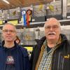 Die Züchter Thomas Weisenseel (links) und Roland Hehn holten mit ihren Vögeln einige deutsche Meistertitel.