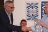 Zweiter Bürgermeister Armin Grötsch (rechts) danke in der Jahresschlusssitzung Bürgermeister Peter Kraus für dessen Engagement für die Stadt Mainbernheim.